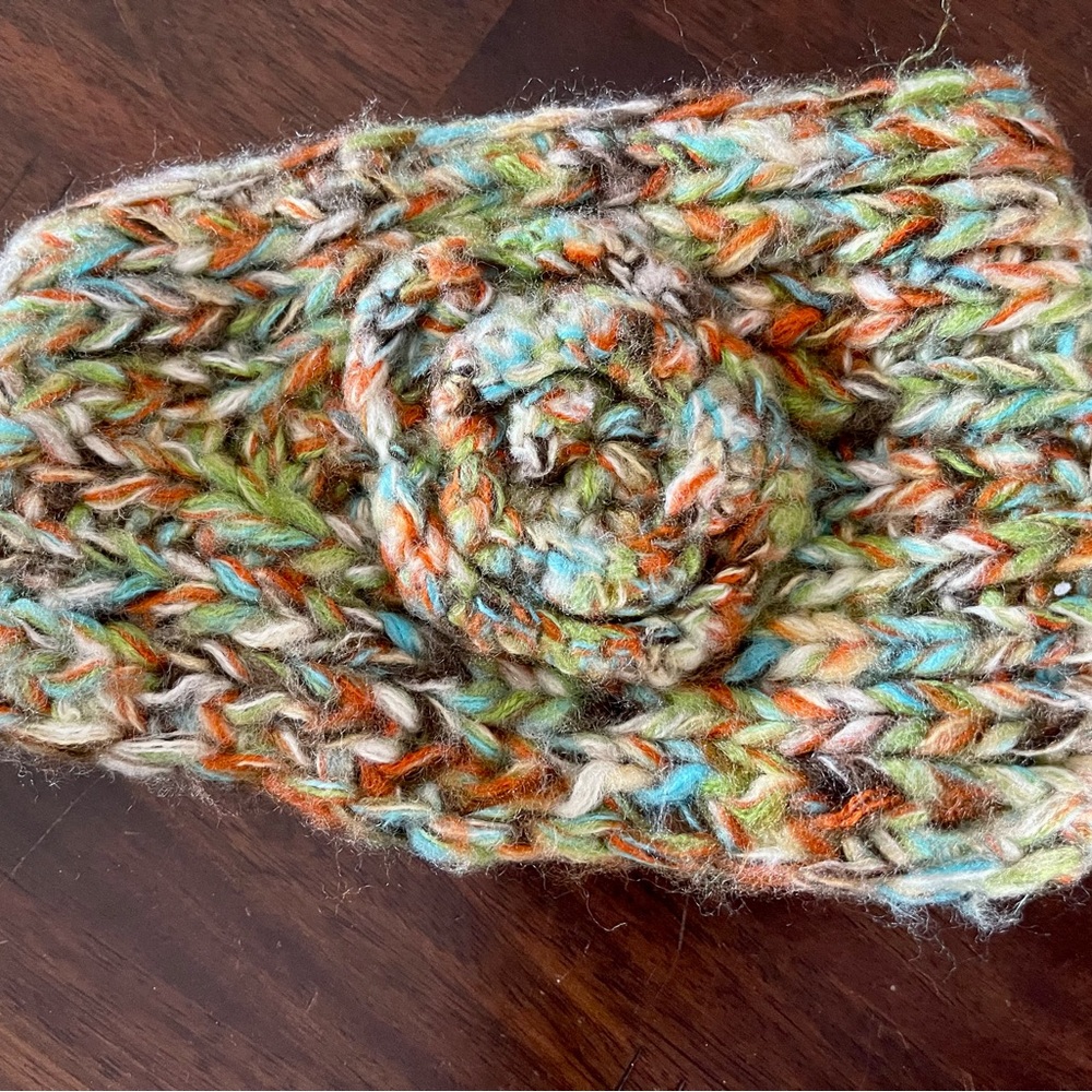 Women’s head band.